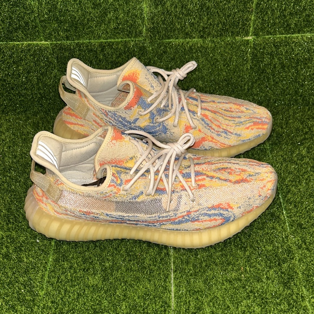 Yeezy - Picture 2 of 4